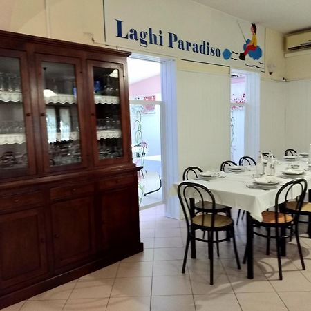 Laghi Paradiso Rovereto sulla Secchia Buitenkant foto